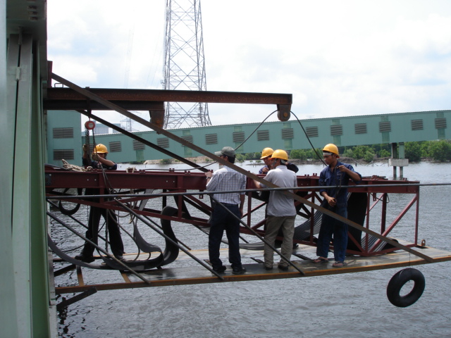 Công trình lắp đạt băng tàu tại Xi măng Cẩm Phả